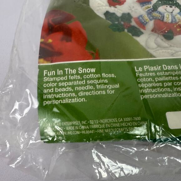 New Plaid Bucilla Felt Christmas Stocking Kit 86441 Fun in The Snow Snowmen 16" - Picture 4 of 6